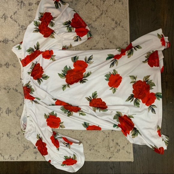 Whitw Off The Shoulder With Roses - Picture 2 of 2